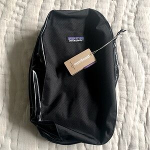 NWT Patagonia Black Hole Packing Cube